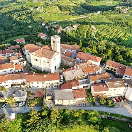 מלון דירות Danica 4*