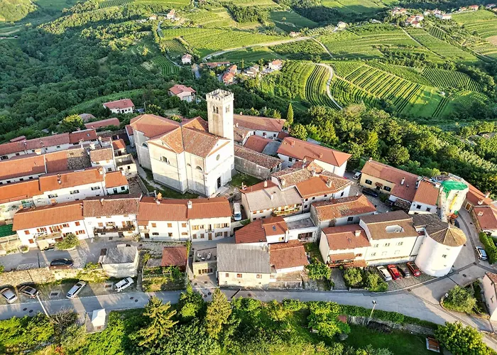 מלון דירות Danica 4*