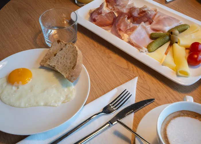 מלון דירות Danica 4*